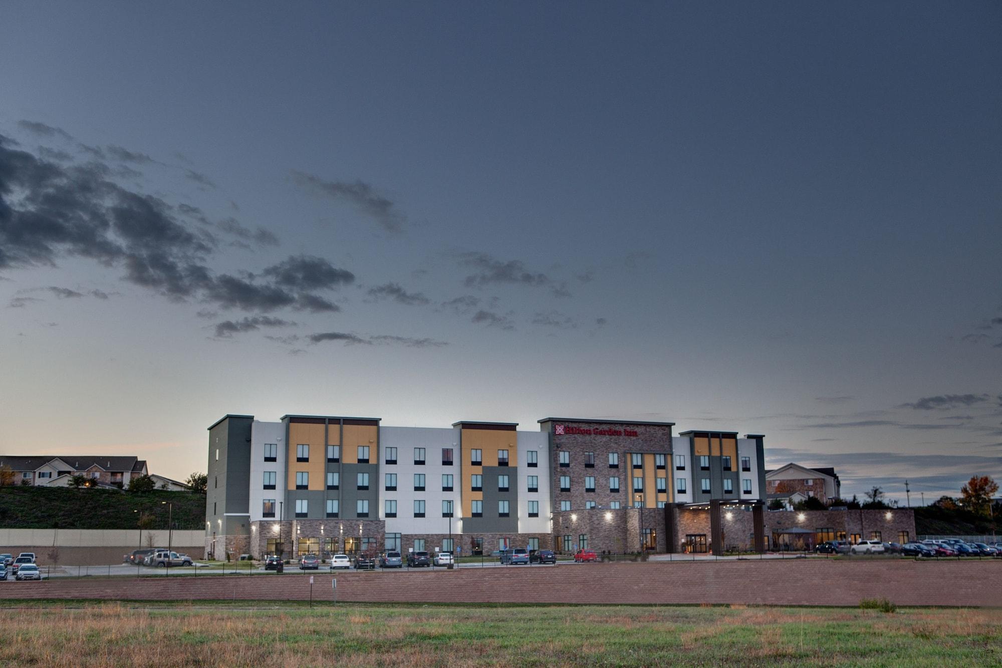 Hilton Garden Inn Topeka Exteriör bild