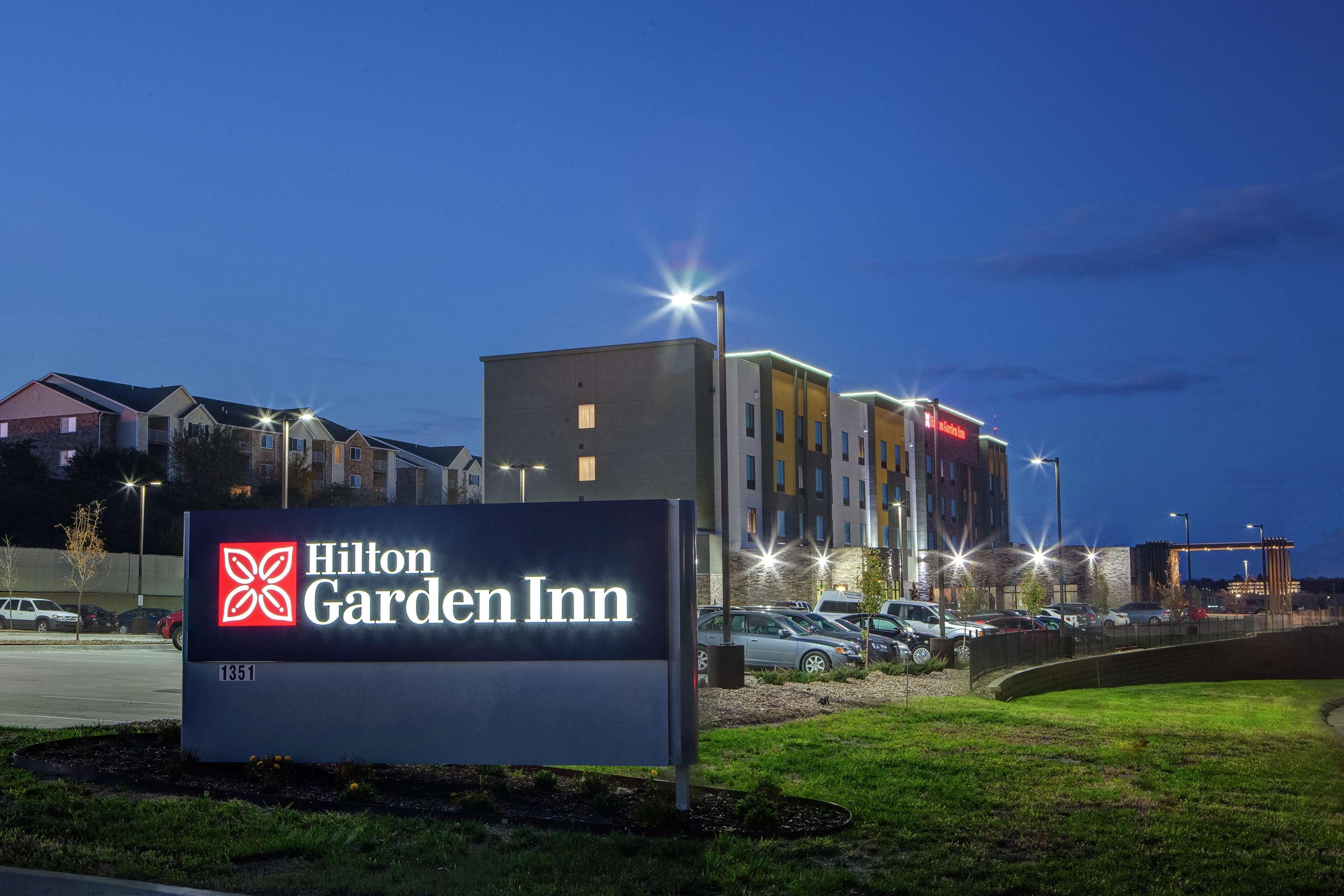 Hilton Garden Inn Topeka Exteriör bild