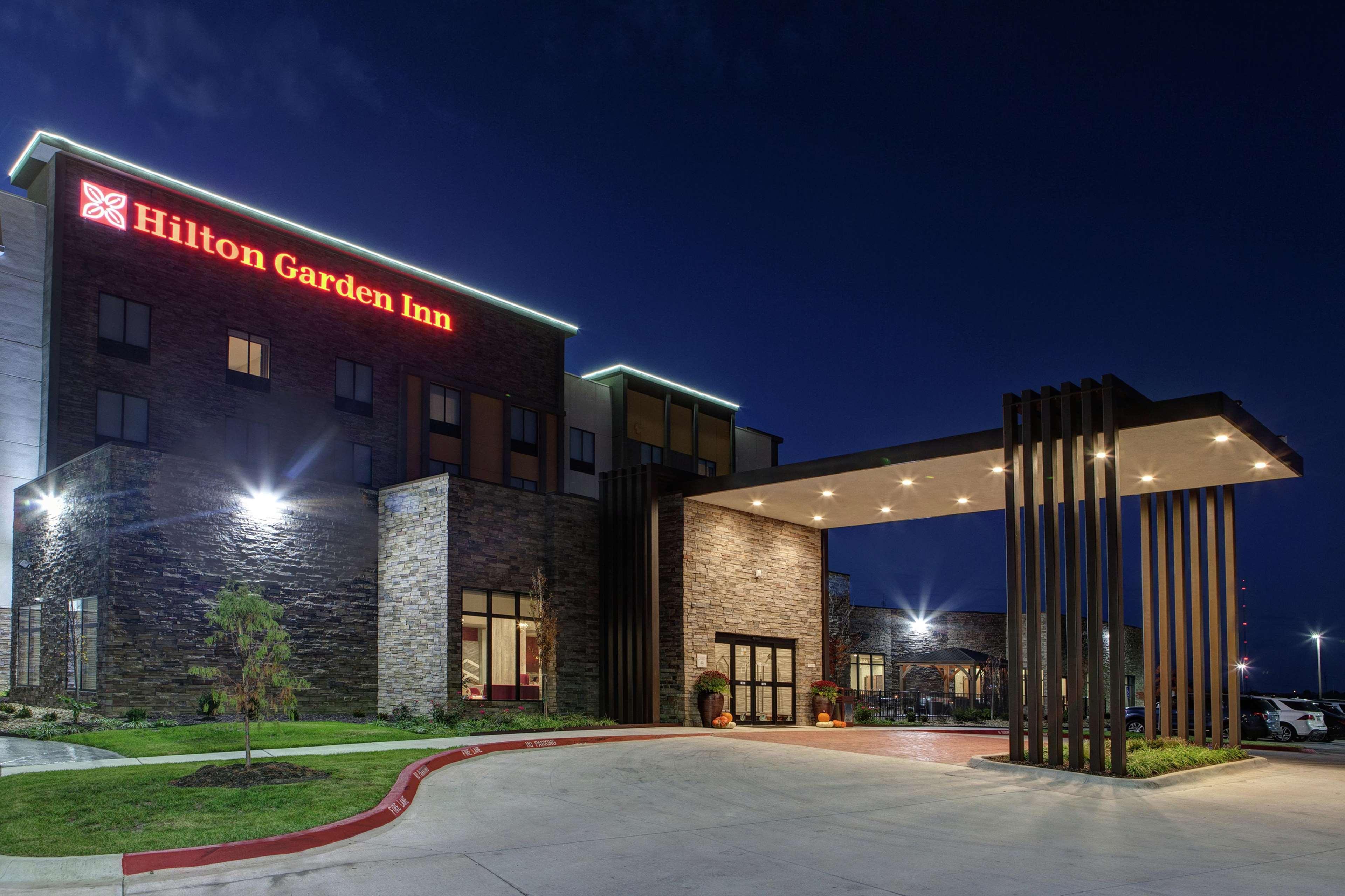 Hilton Garden Inn Topeka Exteriör bild